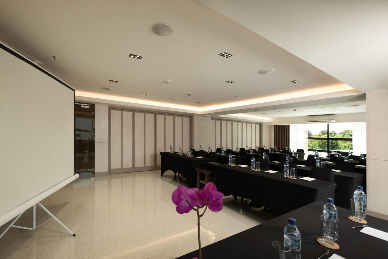 Dream Of Aventus Hotel Kuta กูตา ภายนอก รูปภาพ